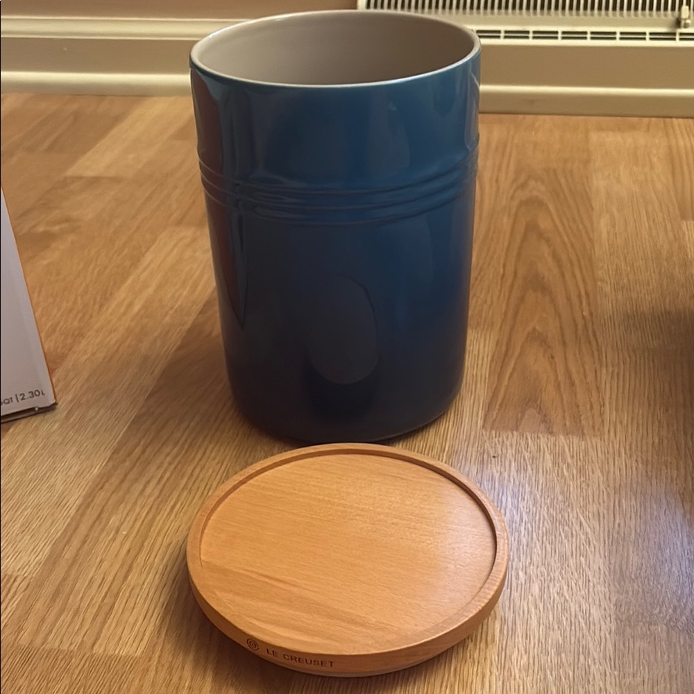Le Creuset 14cm Large 2.5 quart Canister With Wood Lid Canister, Marseille Blue. - Picture 5 of 10